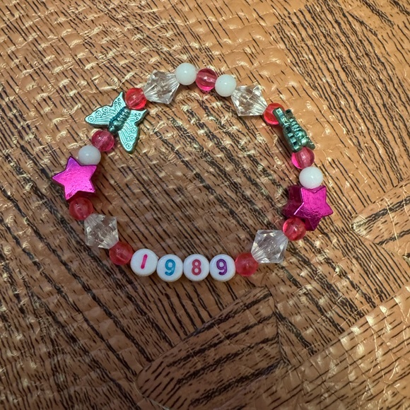 1989-inspired Taylor Swift friendship bracelets - Picture 4 of 6